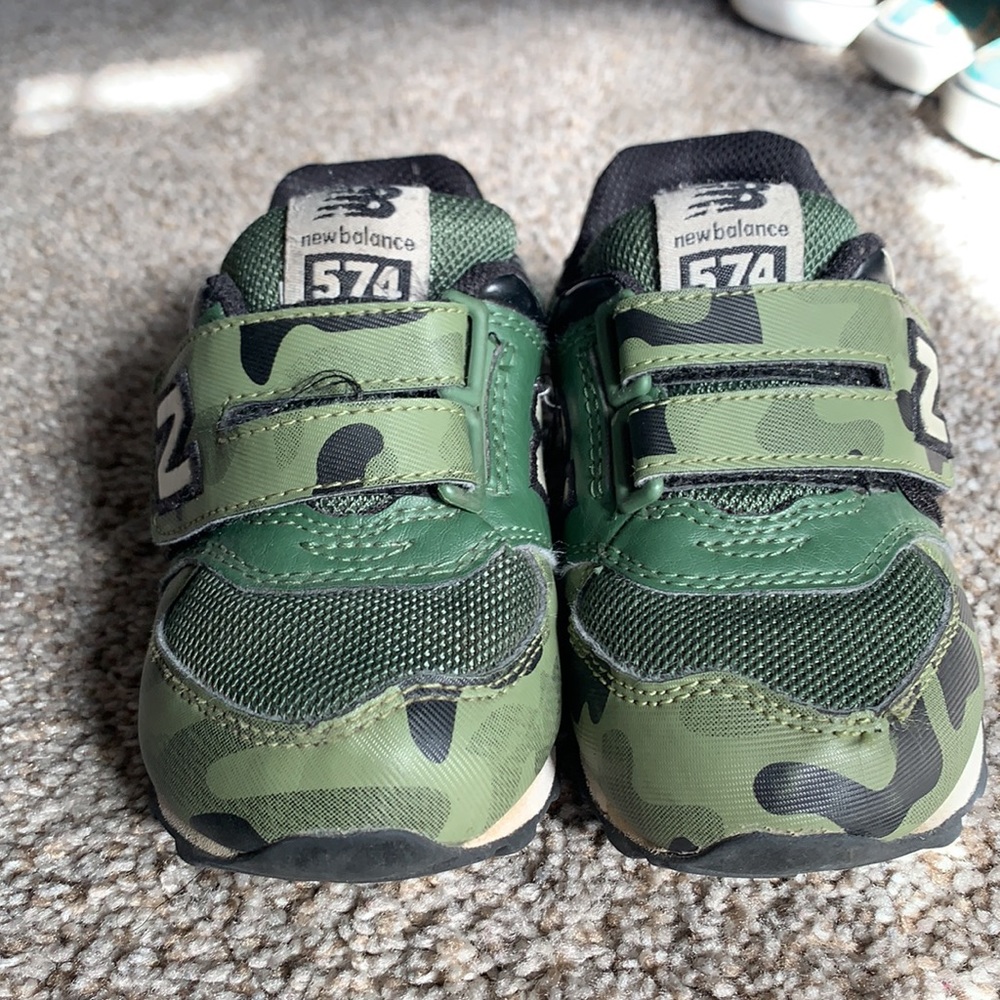 New balance camo size 8